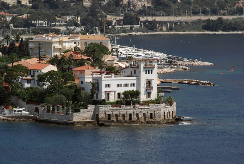 Villa Kérylos on its point at Beaulieu-sur-Mer