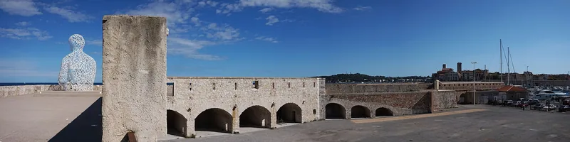Nomade and the Bastion Saint-Jaume