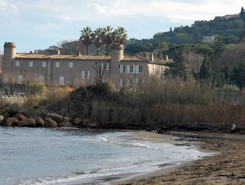 The Château Bertaud on the shore at Gassin