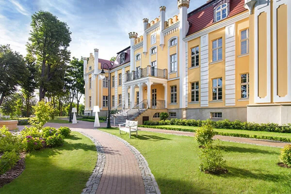 Quadrille – Gdynia's Alice in Wonderland palace