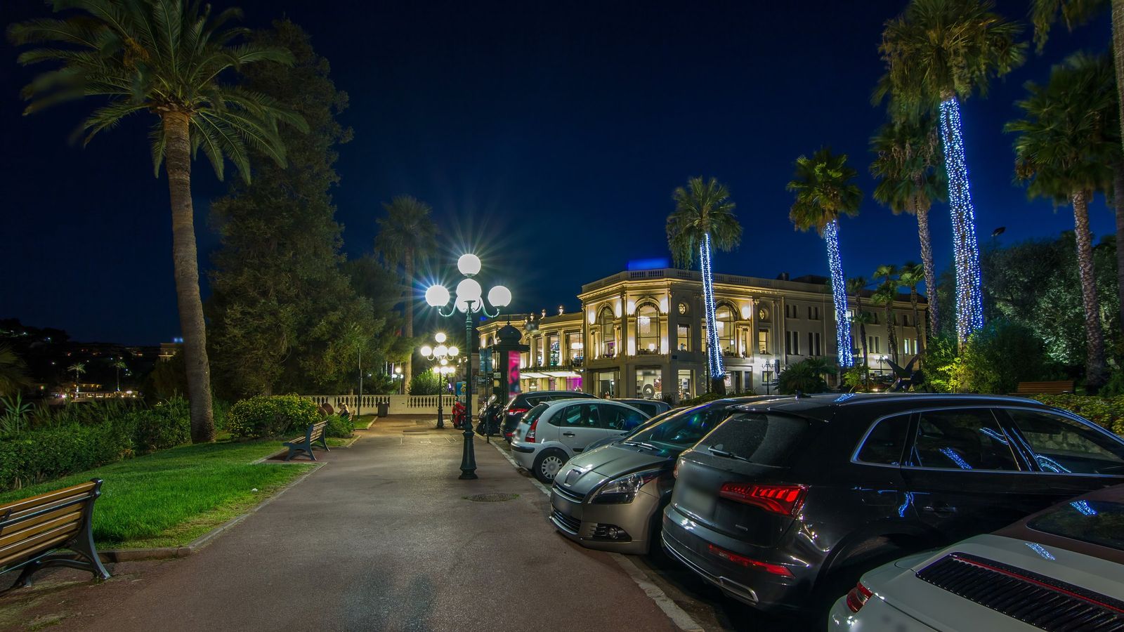 A street lined with palms in the centre of Beaulieu-sur-Mer at night