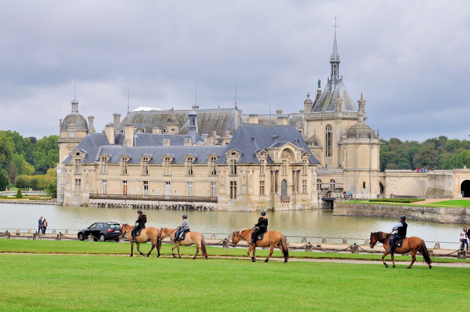 Horses in front of the Château de Chantilly