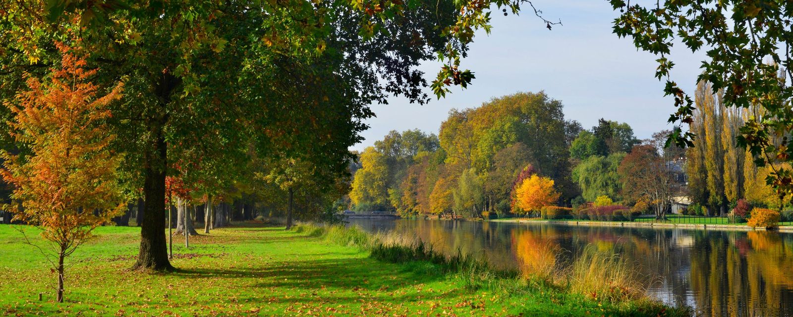 The banks of the Nonette by the Château de Chantilly