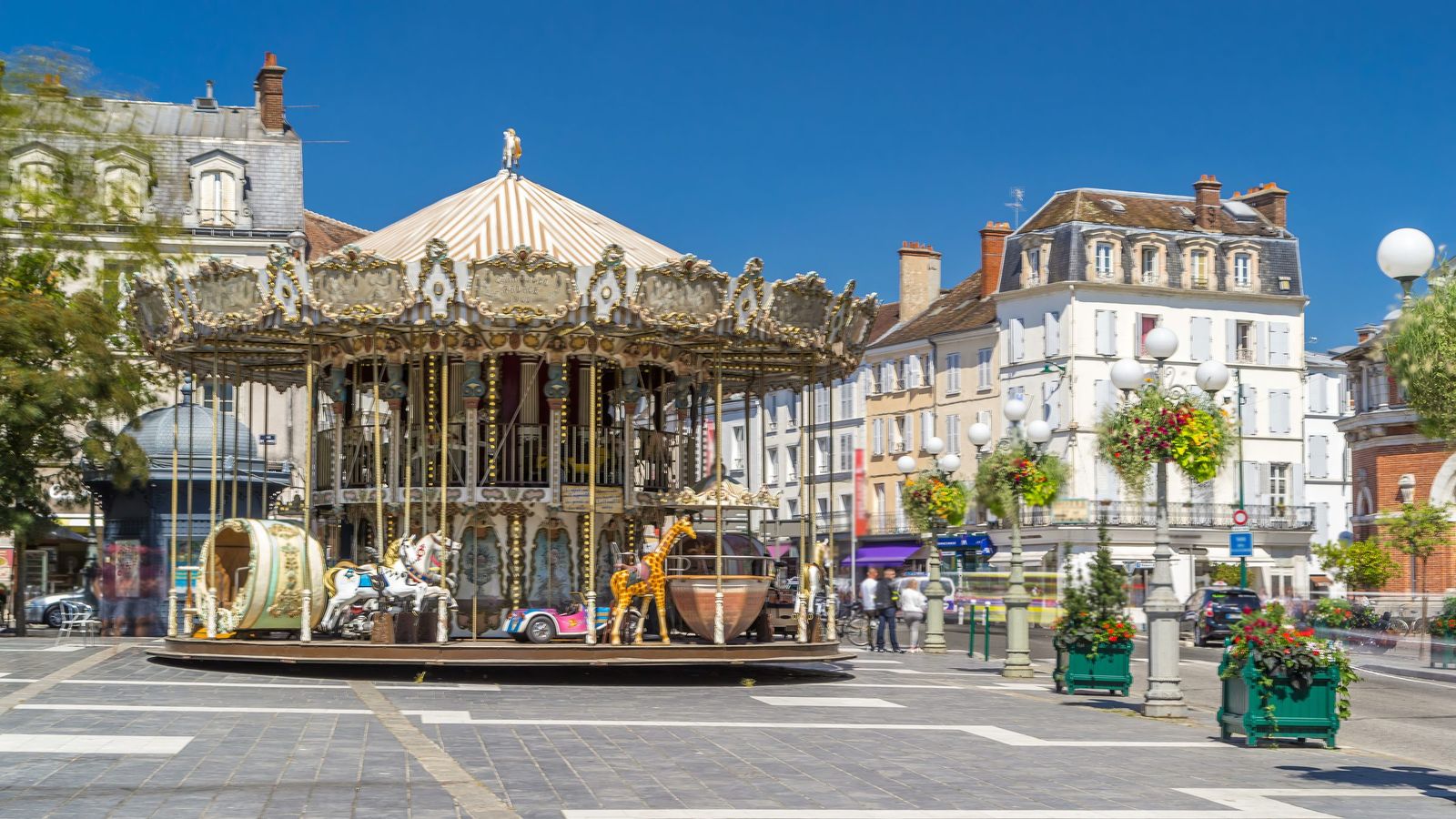 The carousel on the main square of Fontainebleau