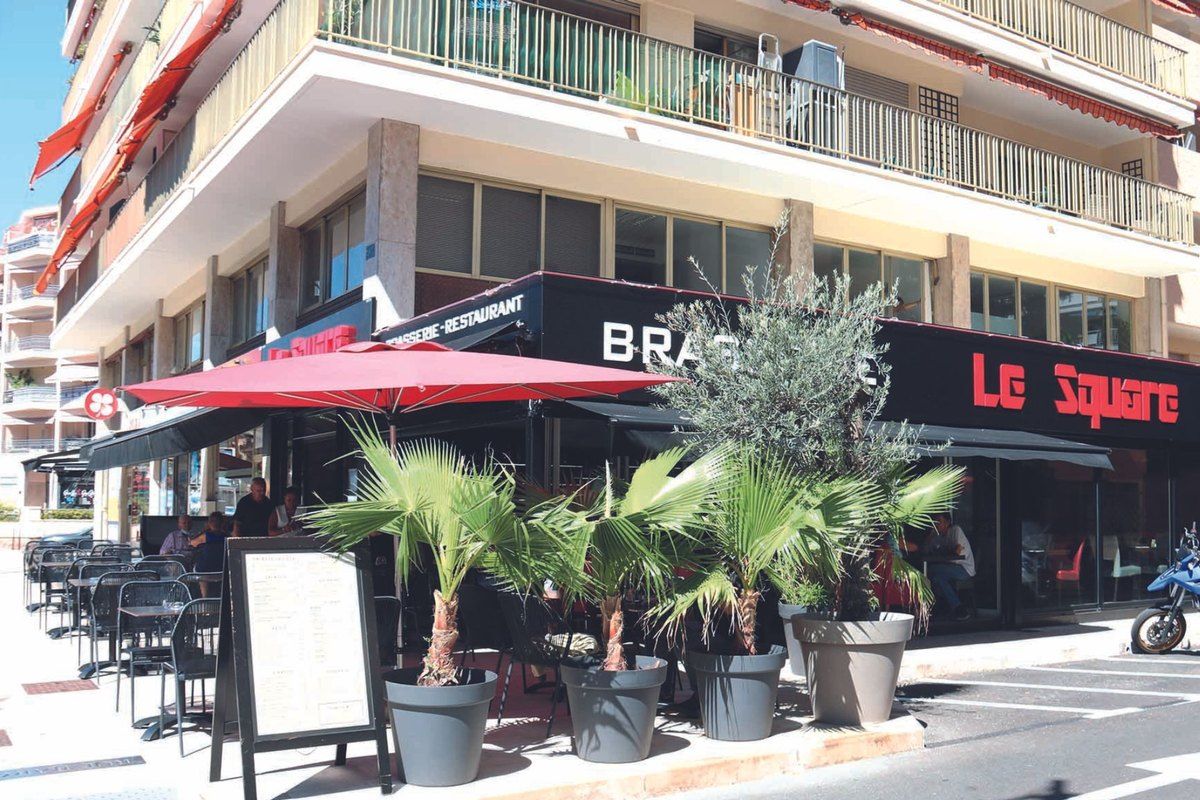 The red awning and pavement terrace of the Brasserie Le Square on boulevard Carnot, Le Cannet