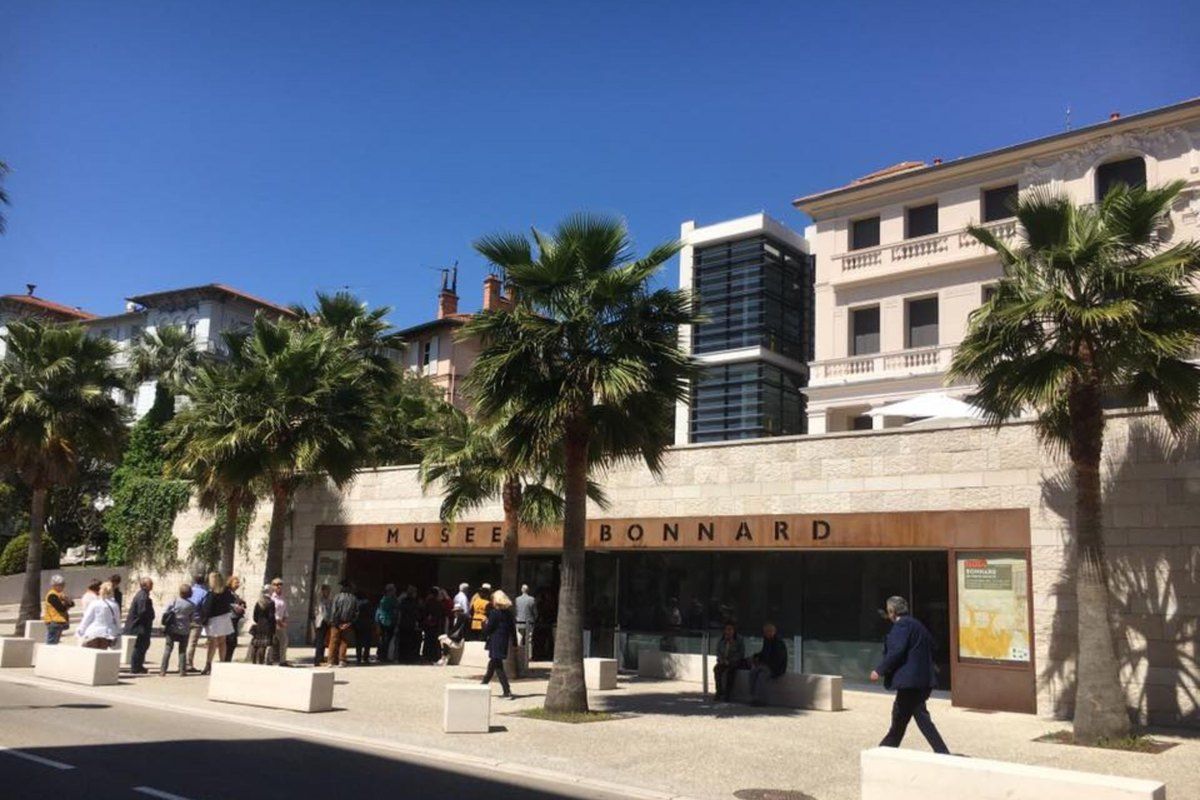 The entrance of the Musée Bonnard on boulevard Sadi Carnot in Le Cannet, under palm trees