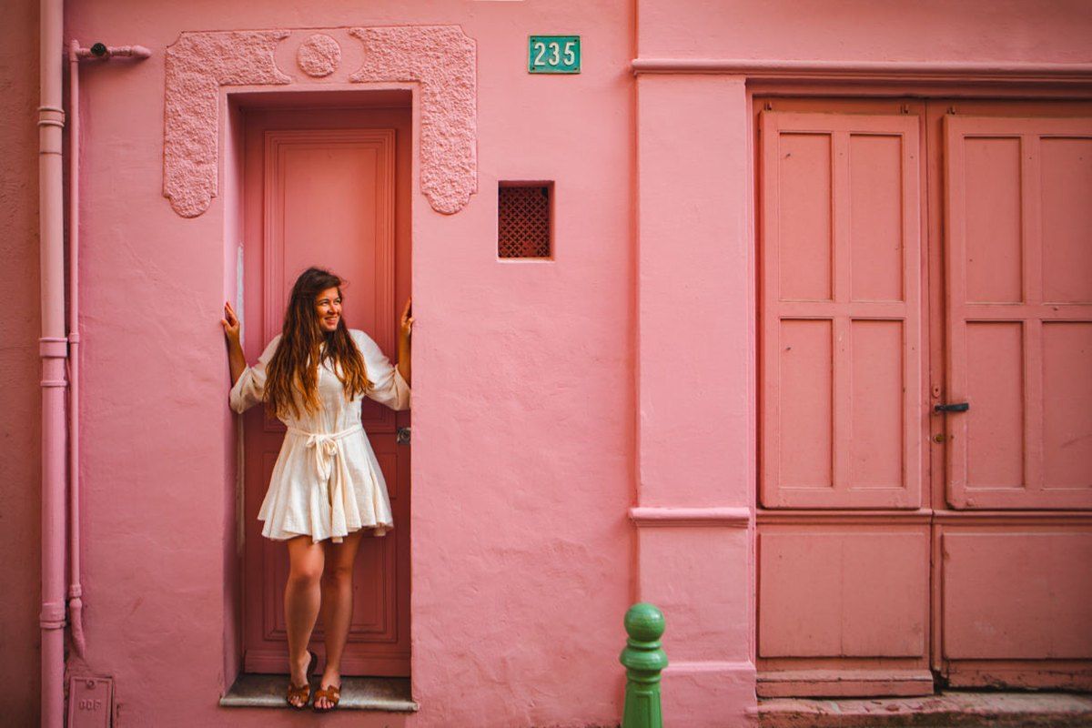 A pink house front with matching shutters in a lane of the Vieux-Cannet