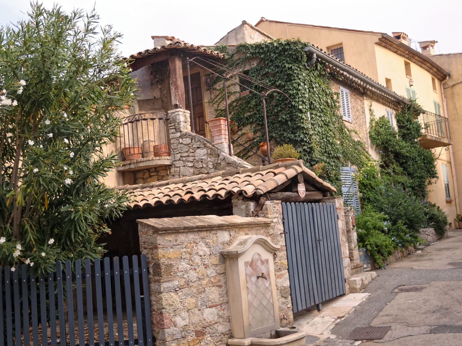 An alley of old houses in Mougins