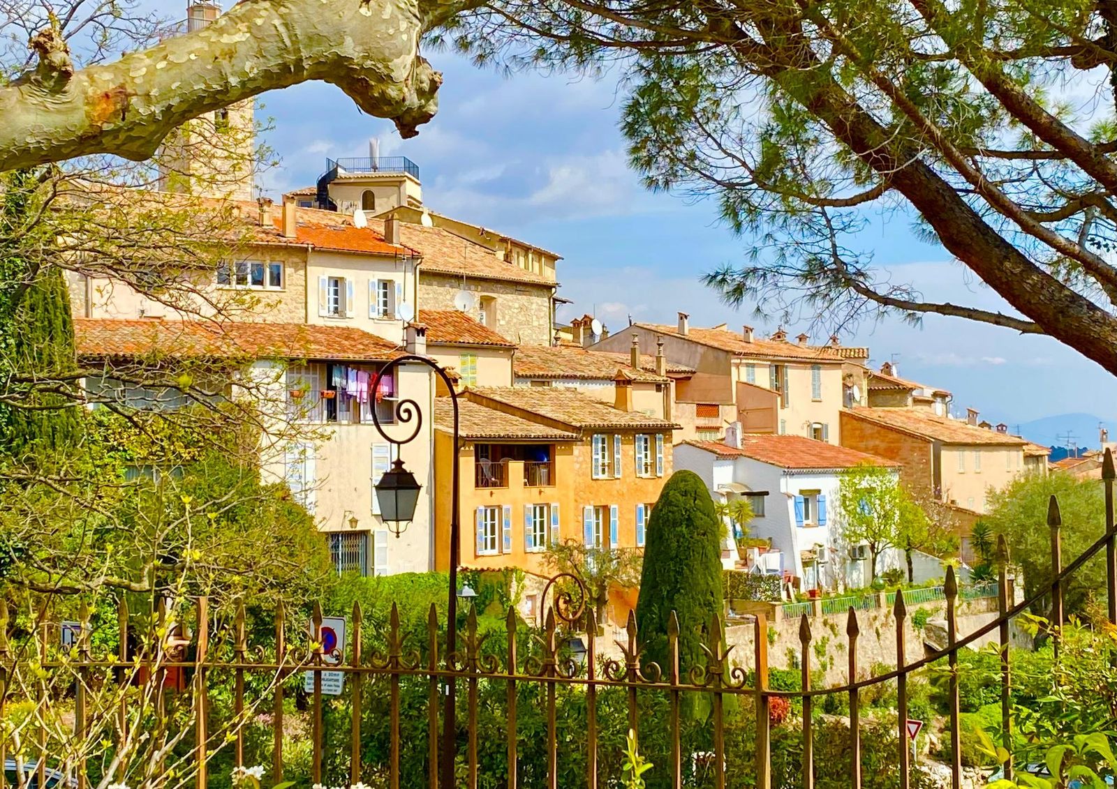 Ochre houses in the hilltop village of Mougins