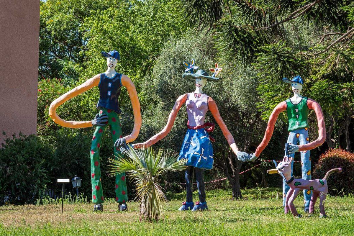 Colourful painted figures holding hands in the garden of the Musée International d'Art Naïf Anatole Jakovsky, Nice