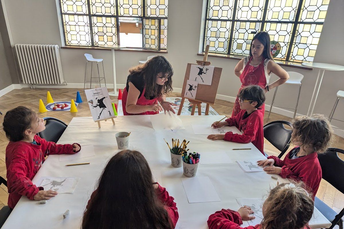 Children drawing around a table at an arts workshop in the Opéra Nice Côte d'Azur
