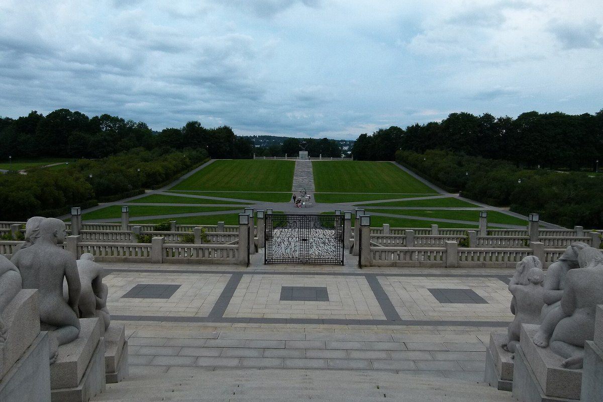 The view from the Monolith plateau down Vigeland's sculpture axis across Frogner Park