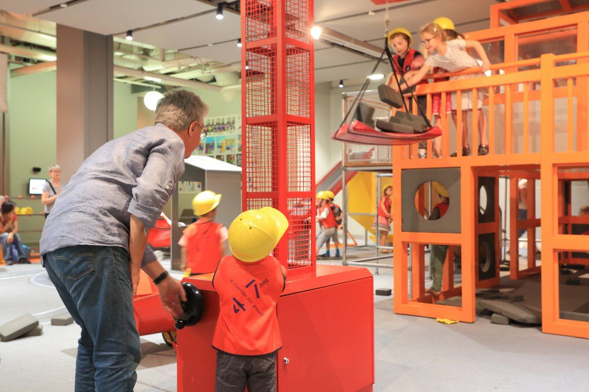 Children at the Cité des enfants, Cité des sciences et de l'industrie