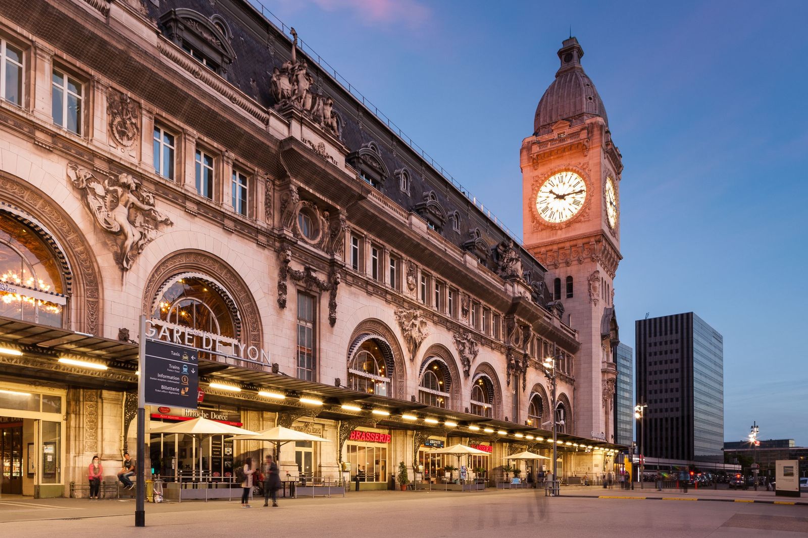 The clock tower of the Gare de Lyon at dusk