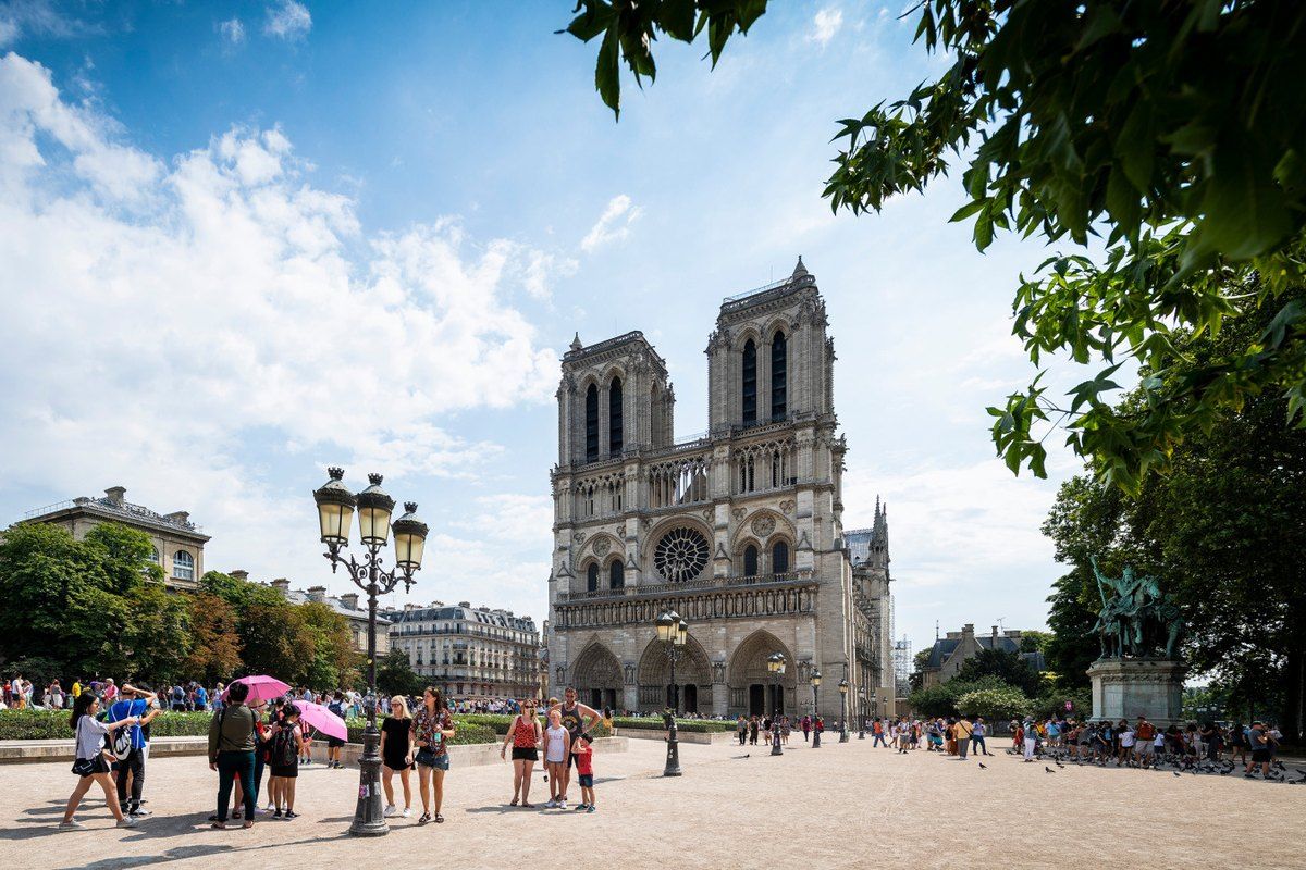 Visitors in front of Notre-Dame de Paris