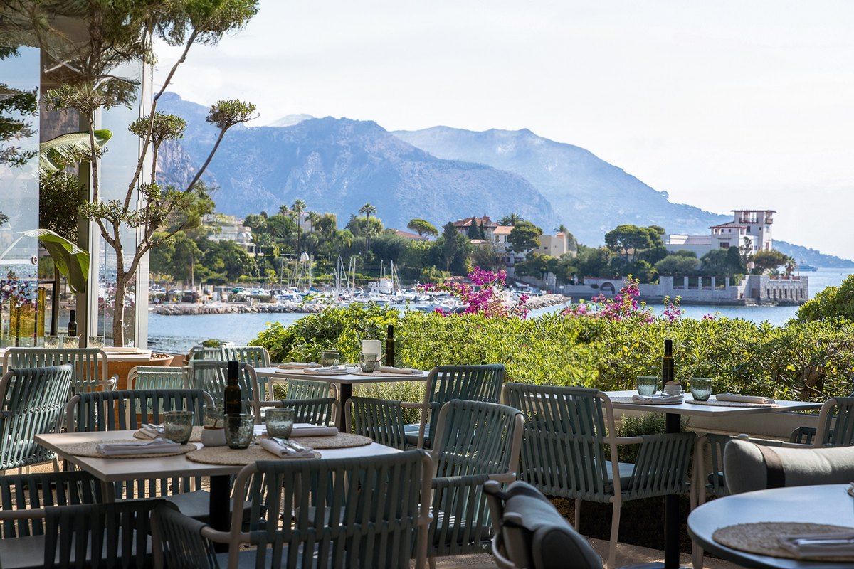 The poolside terrace of Jasmin Grill and Lounge over the Baie des Fourmis