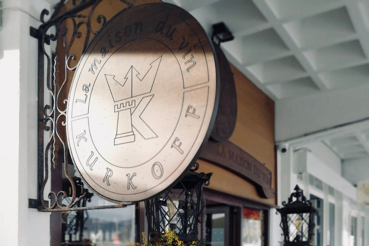 The entrance to La Maison du Vin Kurkoff on the port of Saint-Jean-Cap-Ferrat