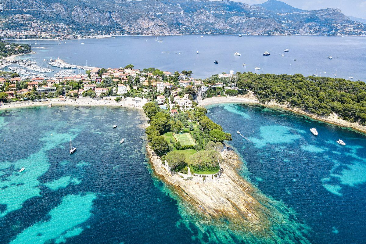 The village and port of Saint-Jean-Cap-Ferrat, setting of the my Adventure quest