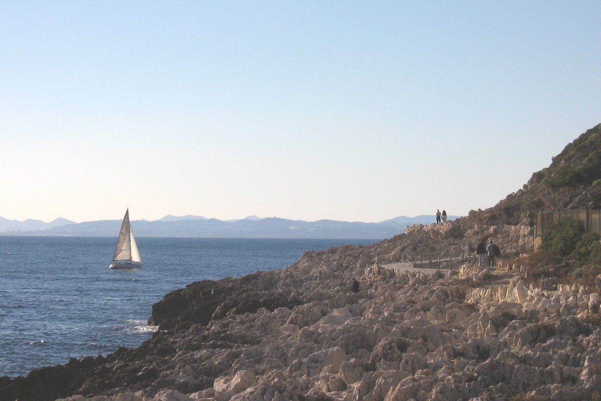 The coastal path round Cap Ferrat above the rocks