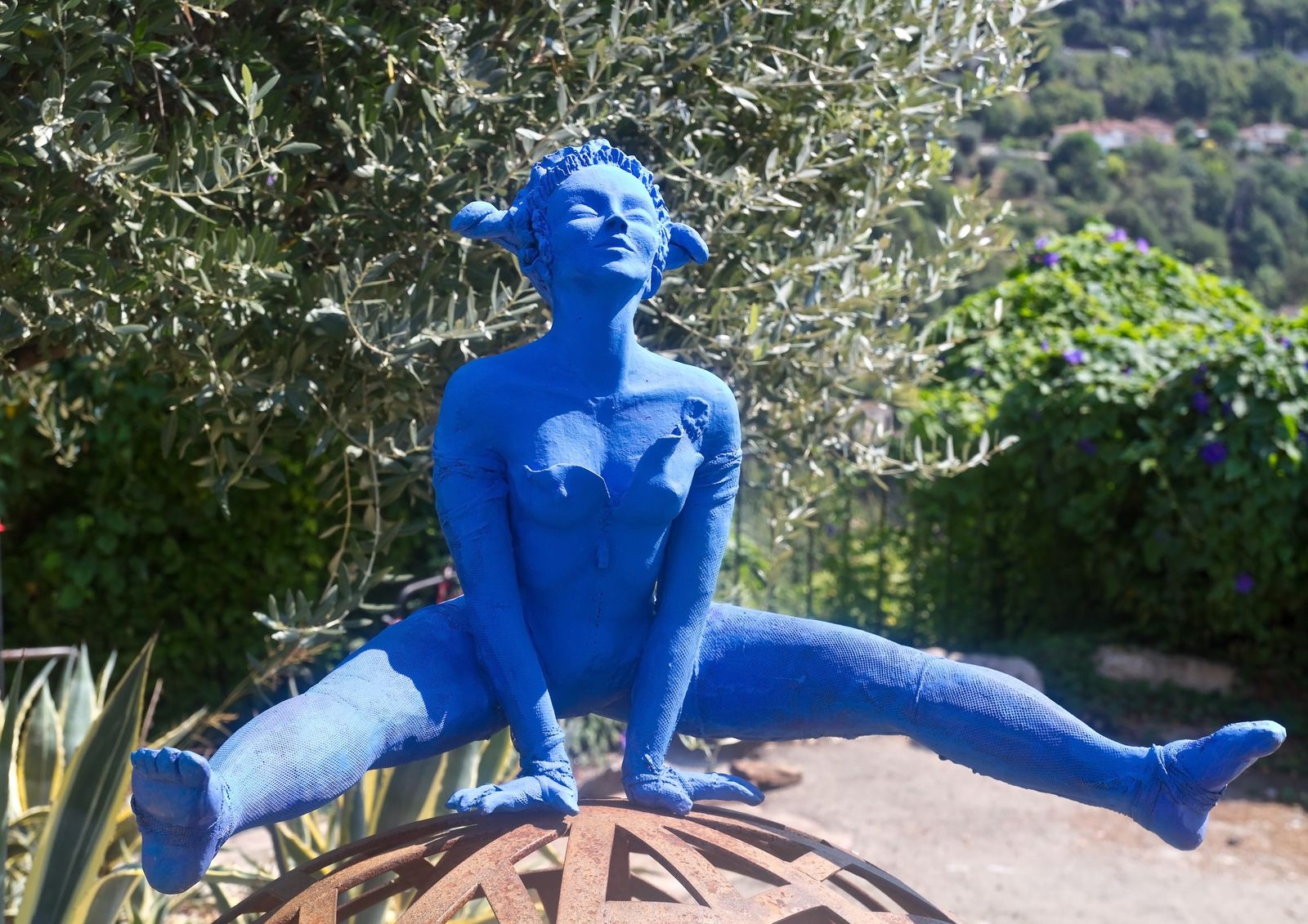 A blue sculpture in Saint-Paul-de-Vence