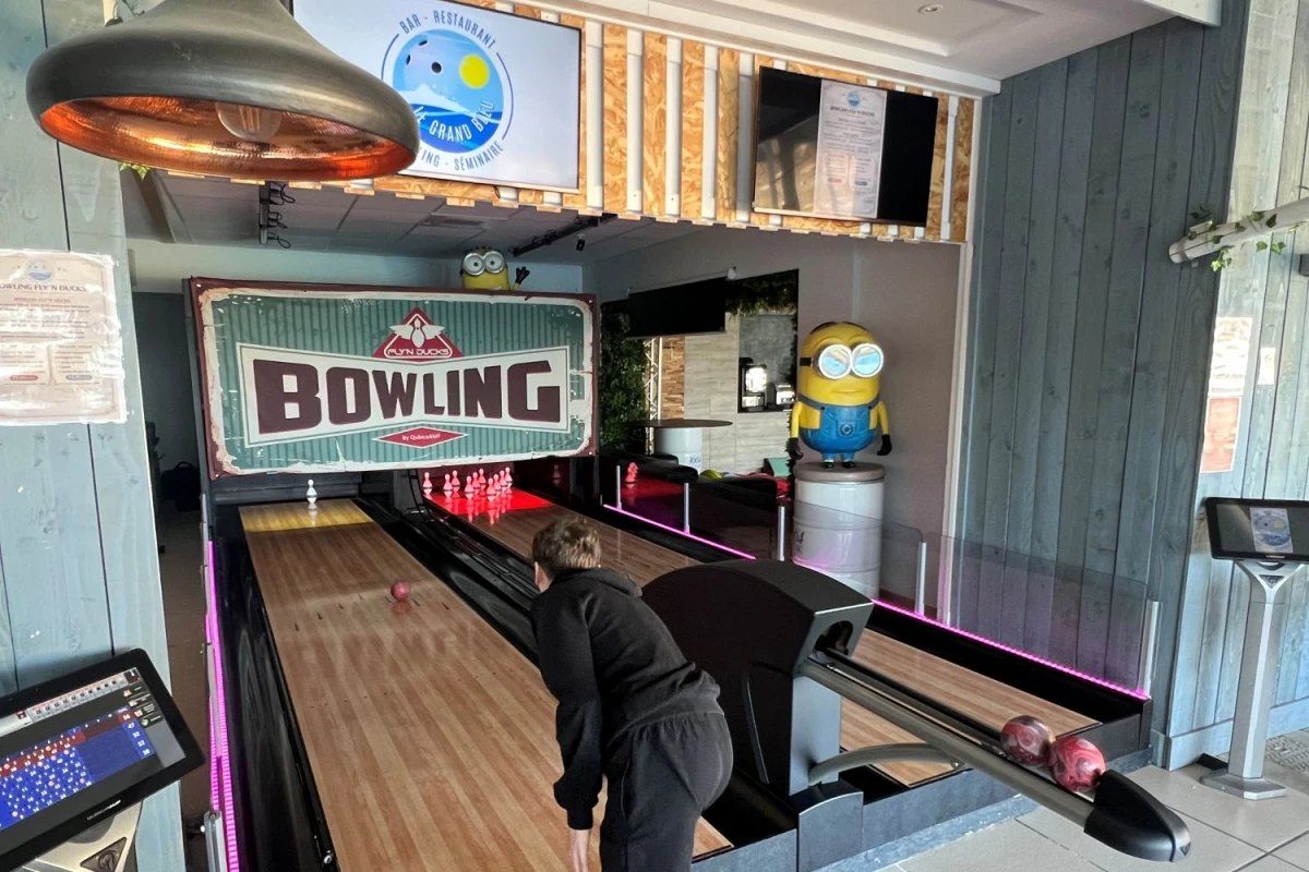 The short indoor bowling lanes at the Cap Grand Bleu games restaurant in Saint-Raphaël