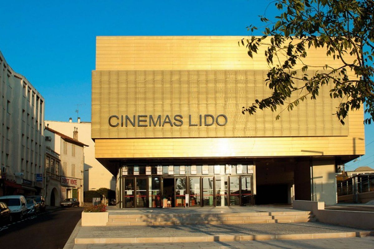 The gold-clad façade of the Cinémas Lido multiplex on avenue Victor Hugo in Saint-Raphaël