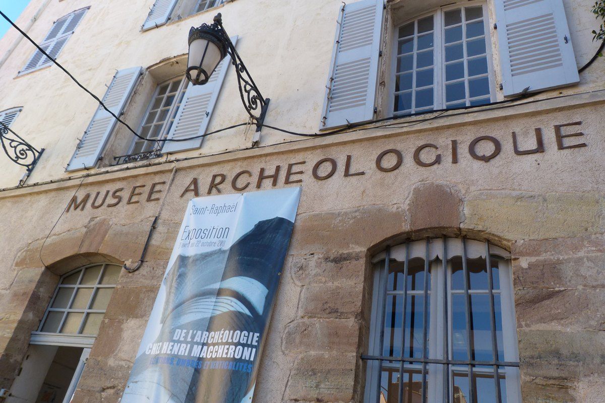 The façade of the Musée Archéologique in Saint-Raphaël's old town, with its painted lettering and exhibition banner