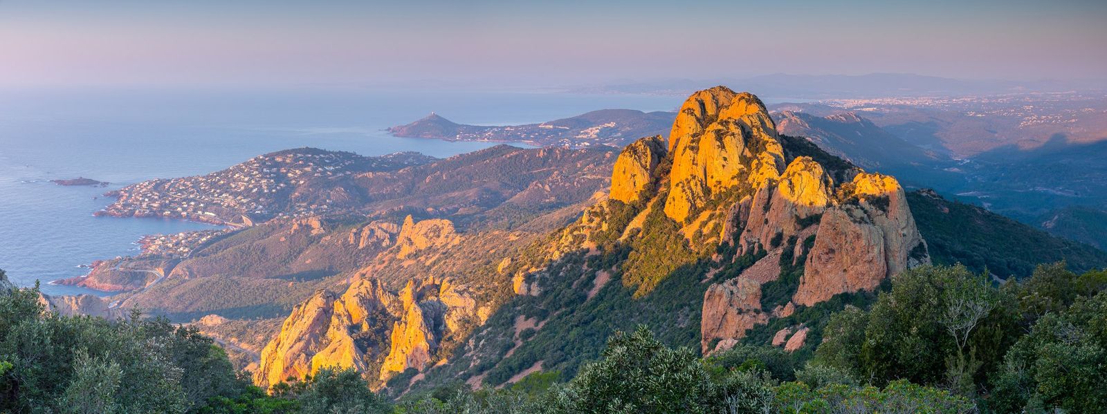 Hiking around the Pic du Cap Roux in the Esterel
