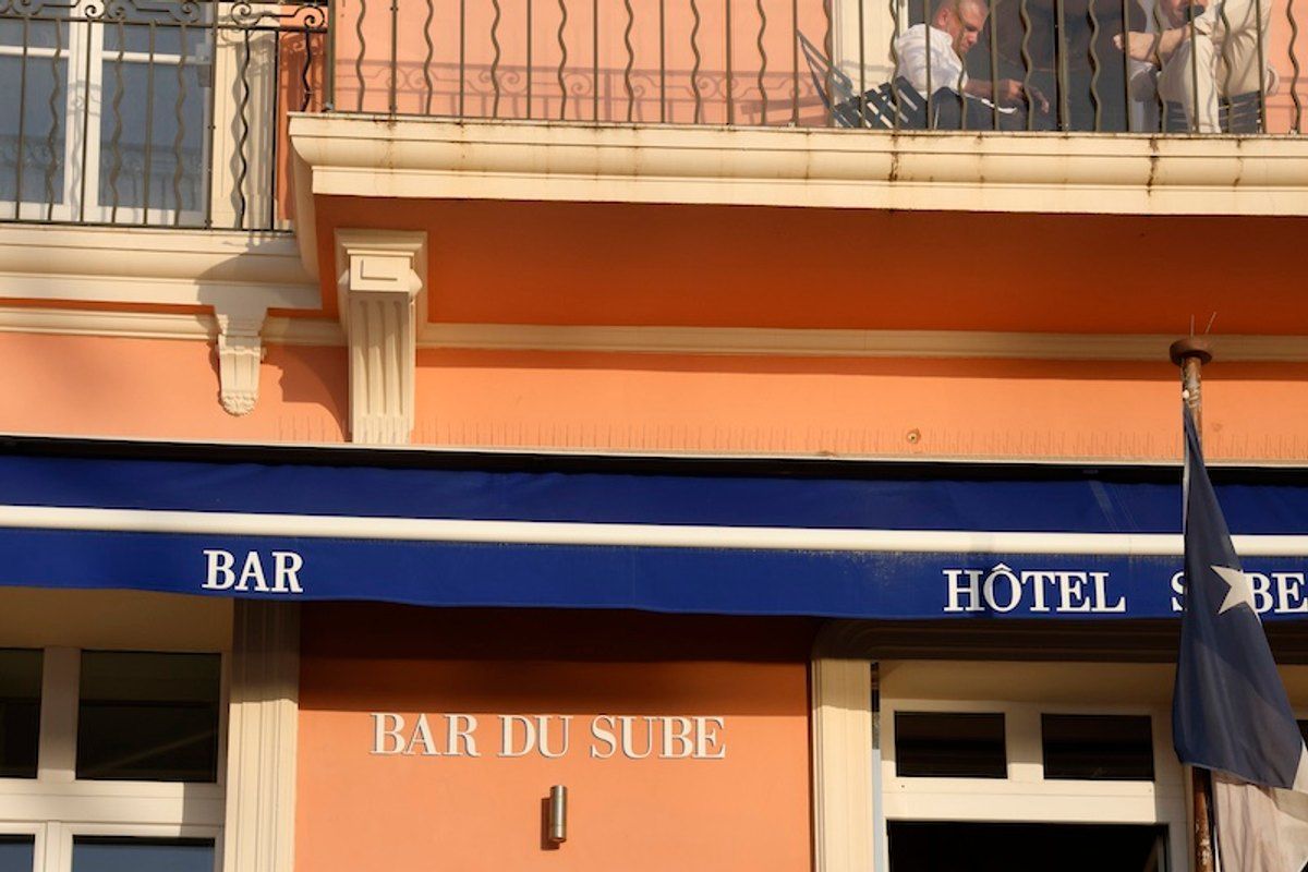 The blue awning and 'Bar du Sube' sign on the Hôtel Sube façade above the quai Suffren
