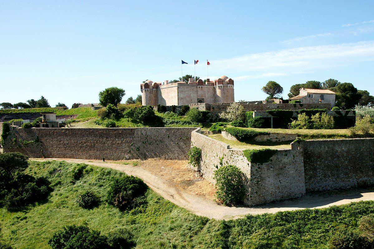 The 17th-century Citadelle of Saint-Tropez, its hexagonal keep above the bastions and moat