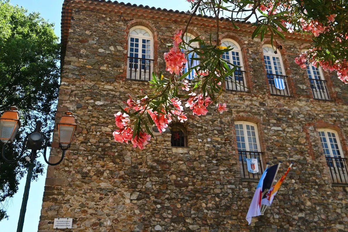 The stone Tour Carrée of Sainte-Maxime under flowering pink oleanders