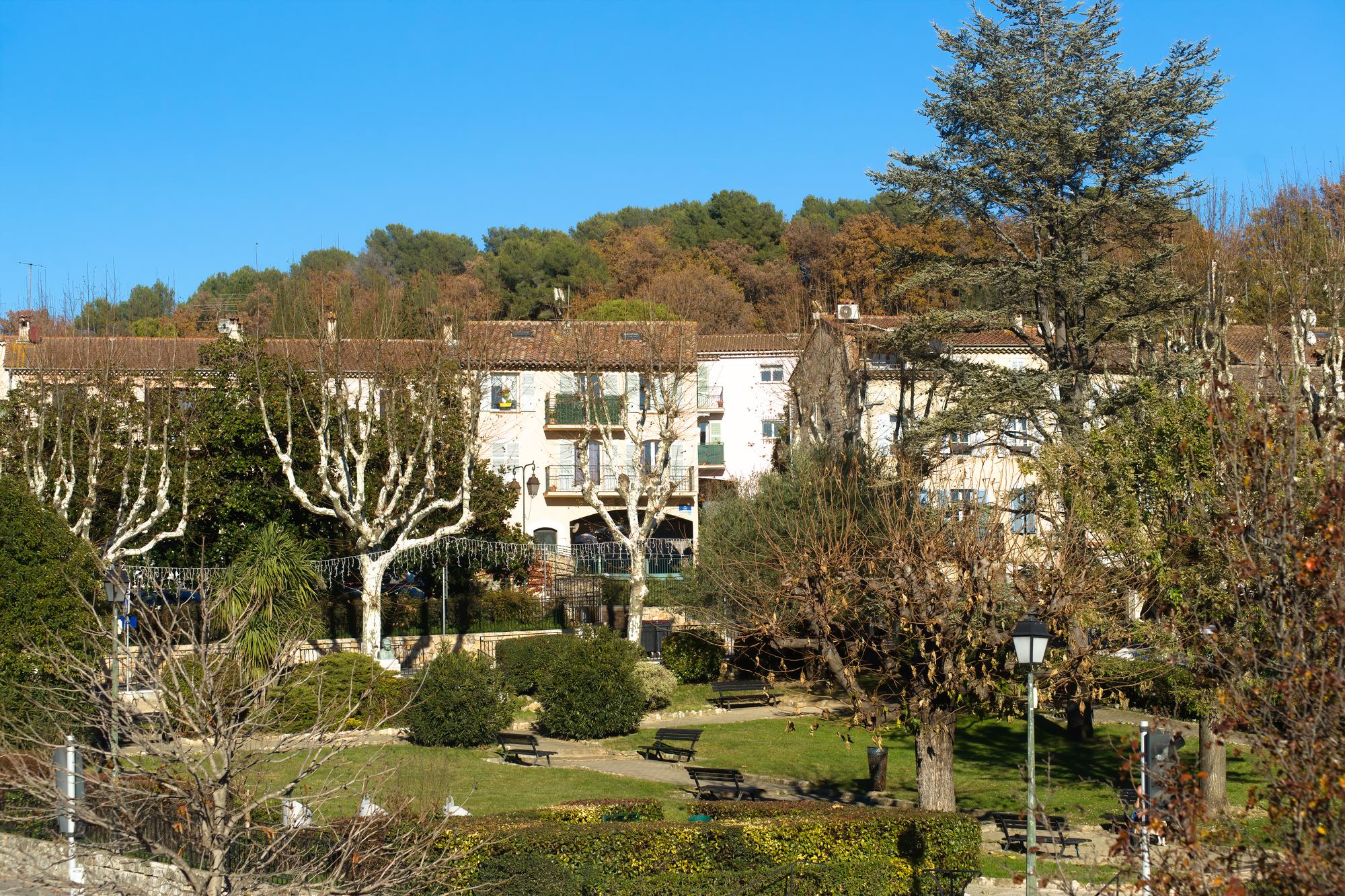 The park in the village of Valbonne