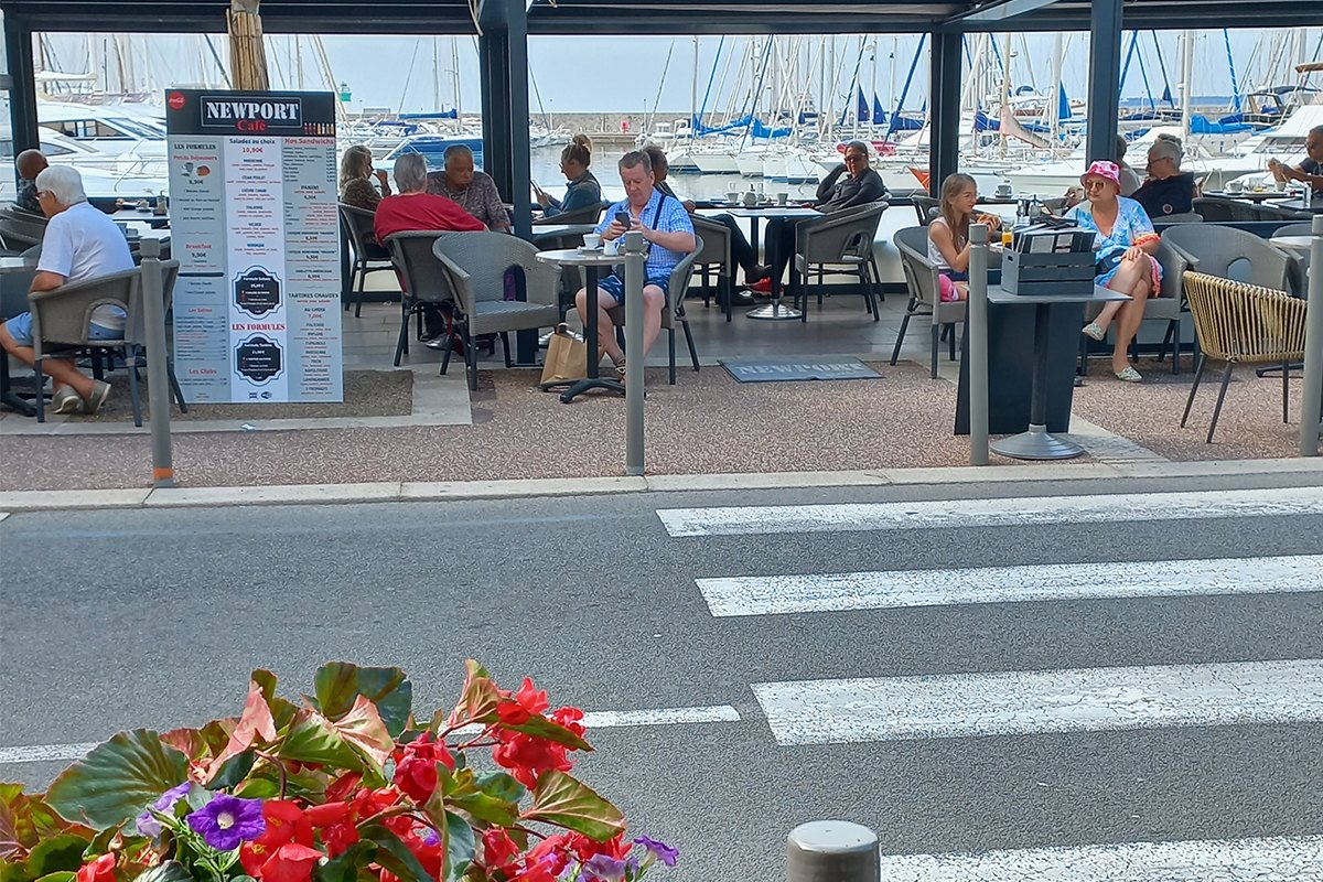The Newport Café terrace across the road from the boats of Golfe-Juan's Vieux Port