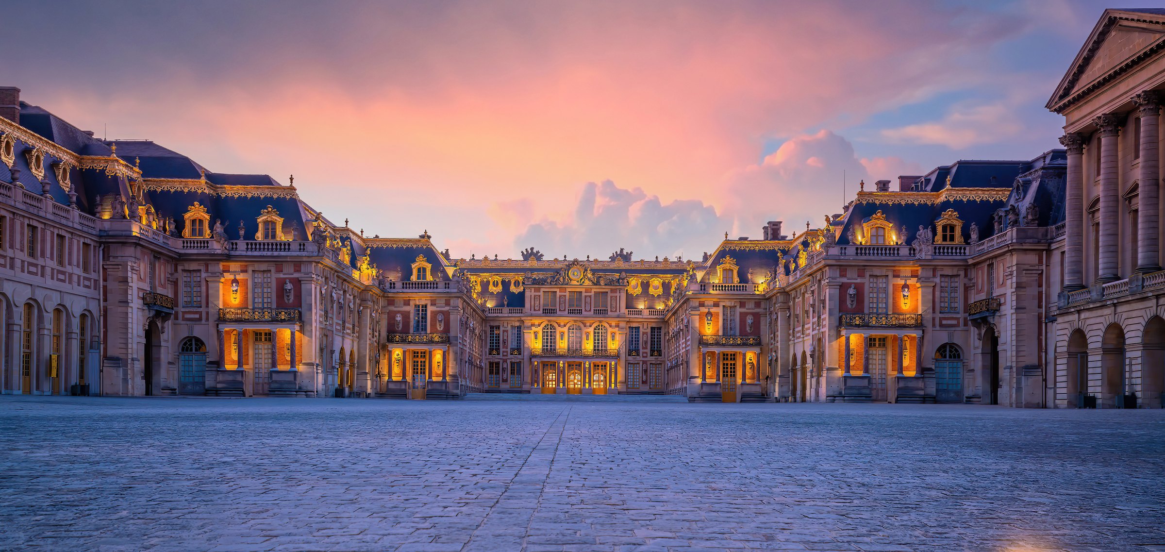 The gilded gate and entrance court of the Château de Versailles