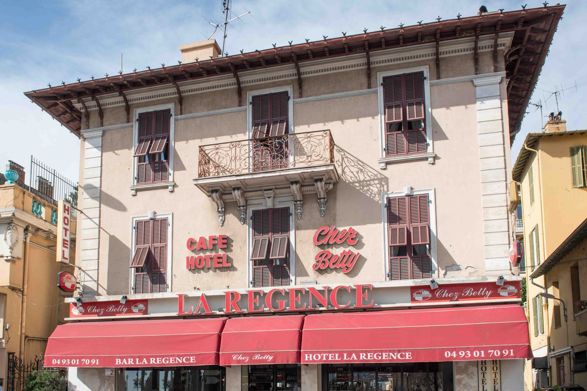 Hôtel La Régence and its bar on avenue Maréchal Foch, Villefranche-sur-Mer