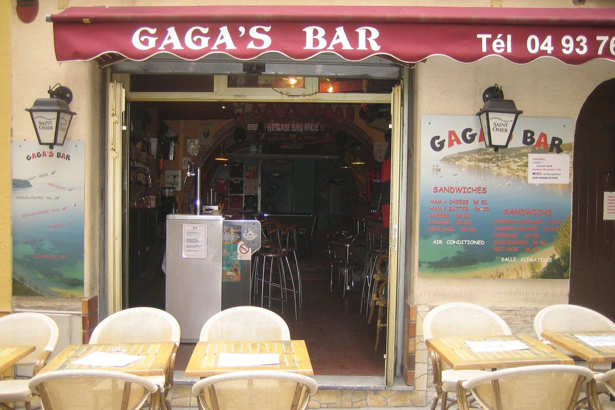 Bar Le Phare on rue du Poilu in the old town of Villefranche-sur-Mer