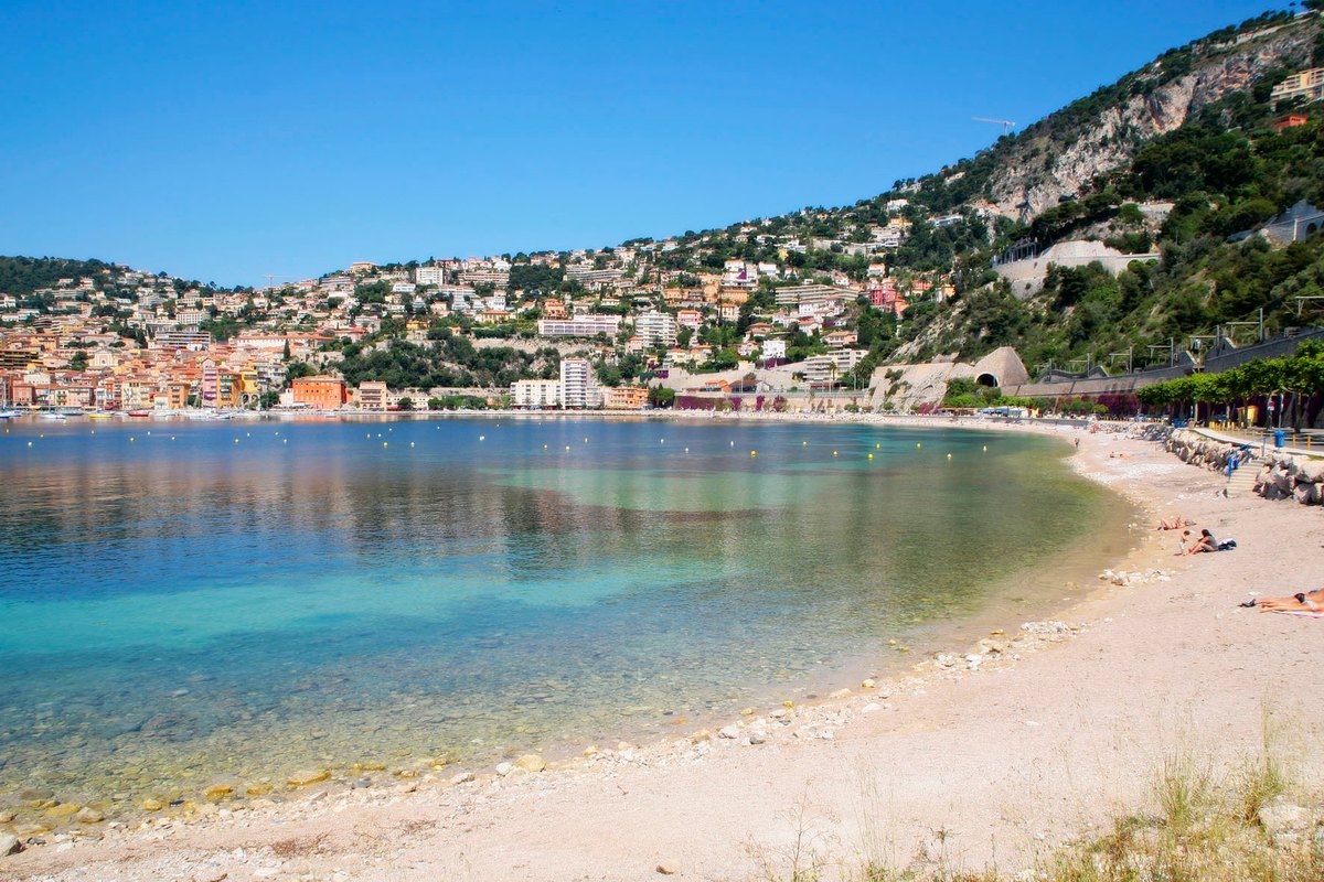 Plage des Marinières, the long beach at the head of the bay of Villefranche-sur-Mer