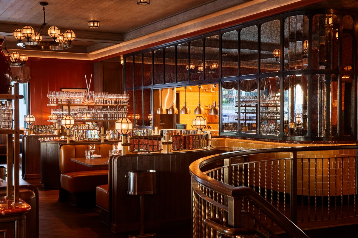 Bar and dining area with mirrored paneling, lanterns, and booths.