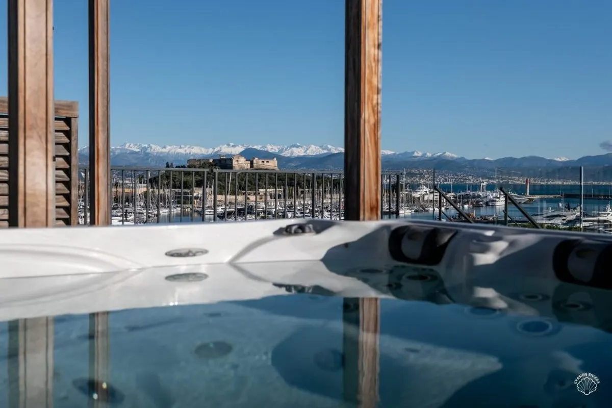 Arène House in Old Antibes, let by Evasion Riviera