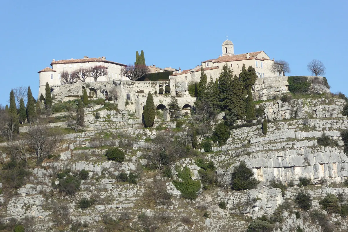 The village and château of Gourdon perched on top of a limestone cliff