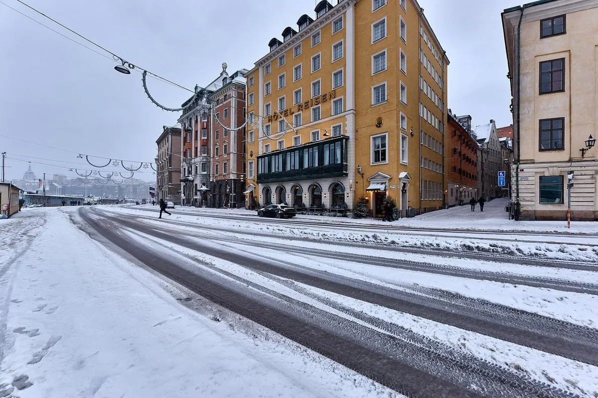 Hotel Reisen on Skeppsbron 12 in Gamla stan, Stockholm – the yellow hotel building by the quay on a snowy winter's day