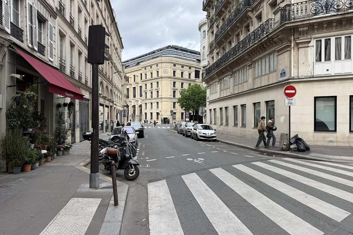 Rue du Coq-Héron in Paris's 1st arrondissement, the street where the restaurant Kei is located
