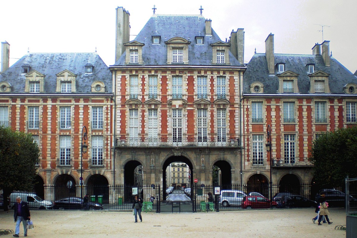 Pink-brick Louis XIII facade of Le Pavillon de la Reine on Place des Vosges, Paris