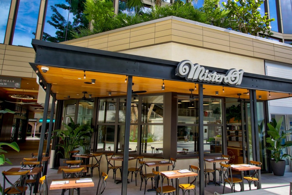 Exterior storefront of Mister O1 Extraordinary Pizza with outdoor terrace seating and sign