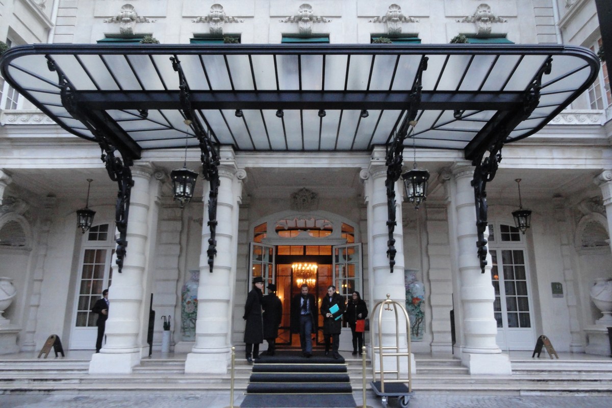 Entrance facade of Shangri-La Paris with glass awning, columns and lanterns
