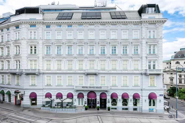 Hotel Sans Souci Wien – Pop Art and a pool opposite the museums