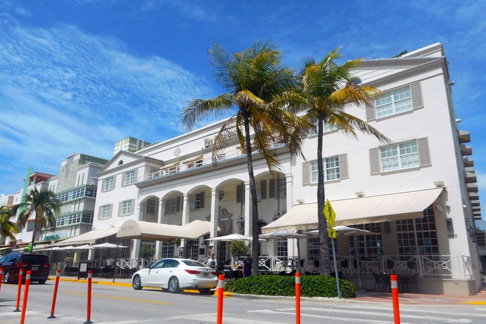 The Betsy – South Beach's Georgian house of jazz and poetry