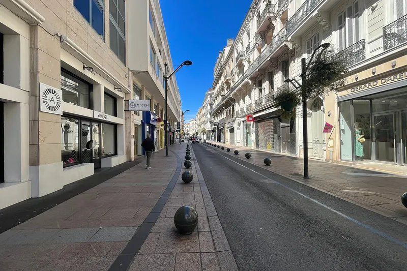 Rue d'Antibes – Cannes's shopping street and its 1920s façades