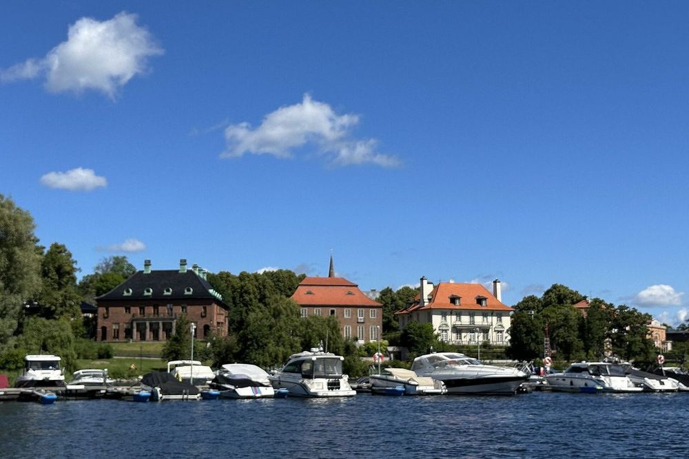 Diplomat Town – Stockholm's twelve patrician villas by the water