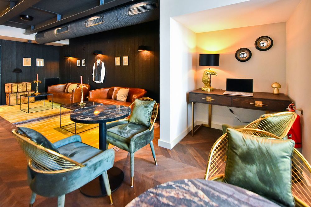The lounge at La Villa Port d'Antibes & Spa